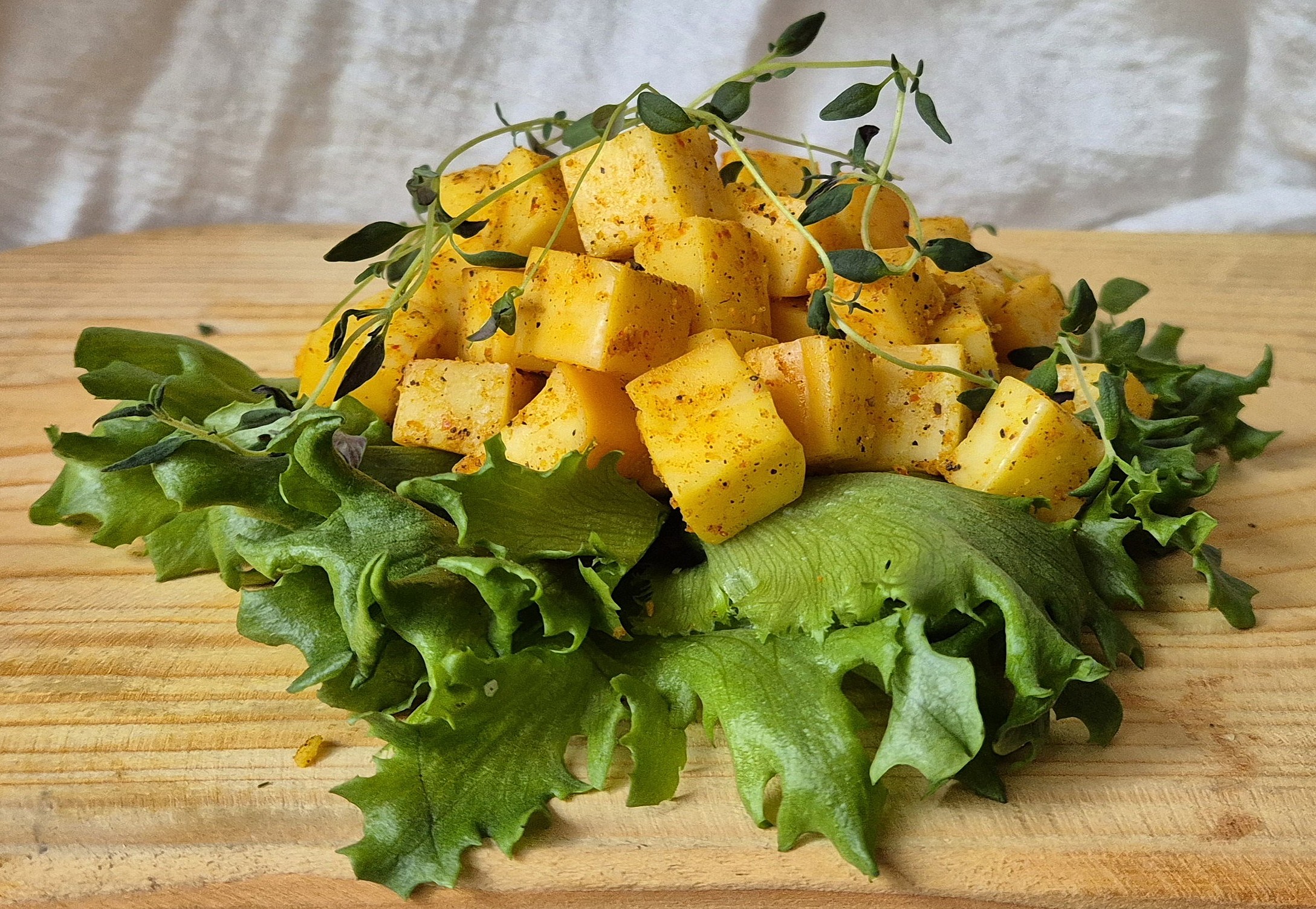 Vürtsikad suitsujuustu kuubikud apelsinipipraga 200g